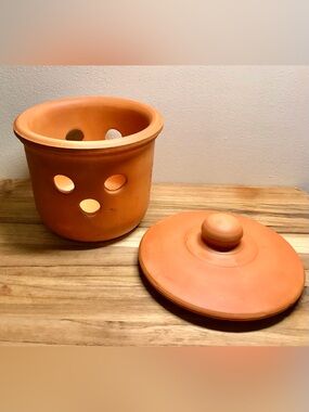 HIMARK Terracotta Clay Garlic Pot Keeper Lid Set Made In Portugul